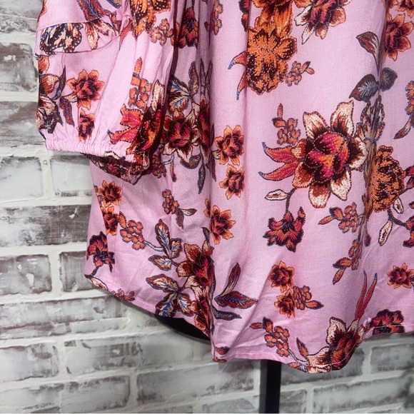 Candace Cameron Bure Pink Blouse Elegant and Versatile - Picture 4 of 6